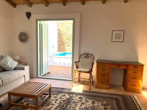 Ninho House, Callebanda Barracol