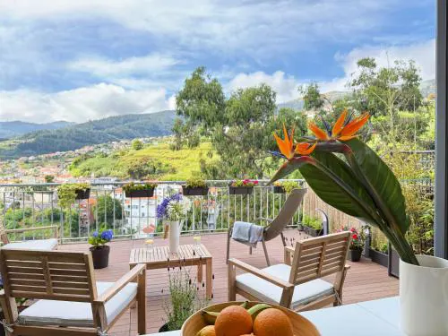10 min to Calheta Beach - Apartamento Da Natureza - KING Size Bed - LARGE Terrace