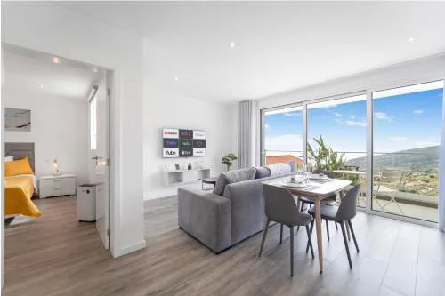 Brand new apartment - Balcony with sea view