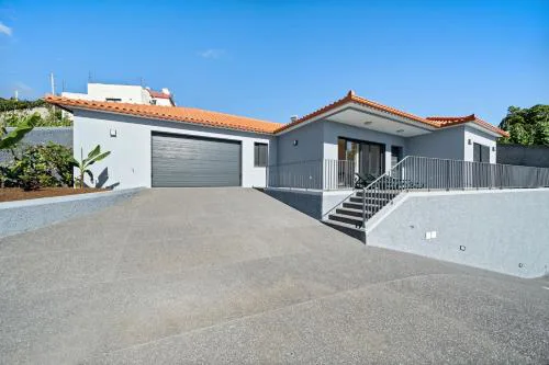 Calheta Paradise Holiday Home - Free Parking & Views