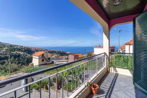 Casa Central - Peceful Mountain Retreat in Calheta