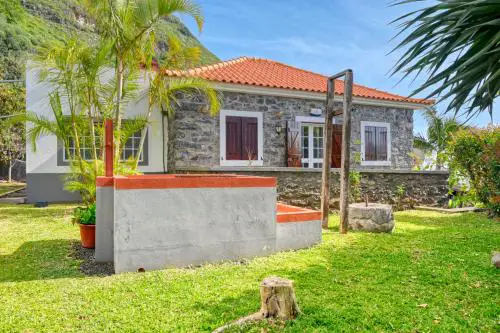 Casa do Pombal, a Home in Madeira