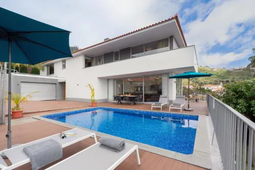 Private pool and sea view - Tropical Villa