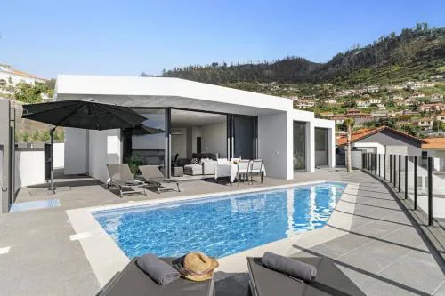 Villa Calheta Charm by Villa Plus