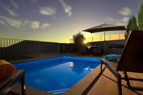 Villa da Silva (Heated Pool and Private Parking)