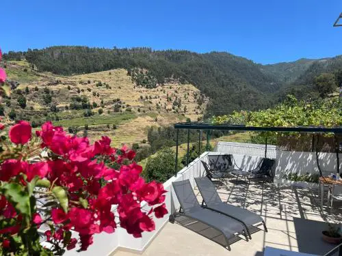 Calheta Suite Vinha - Adults-only privé suite met hottub & zeezicht