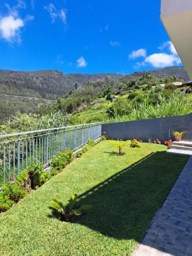 Hills and Atlantic Ocean retreat - Conceição House