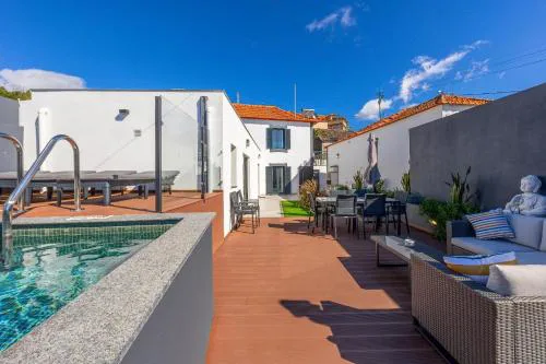 Vila Sun House AB
