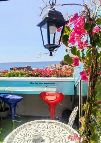 ATTIC BAY - Cozy Stay with Sea View