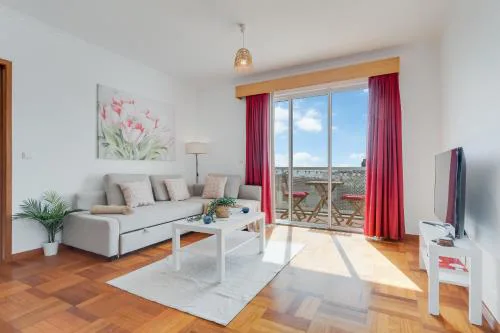 Camara de Lobos Apt by Holiday Rental Madeira