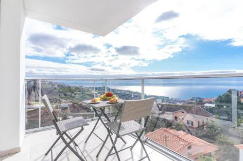 Horizonte Completo II by Atlantic Holiday
