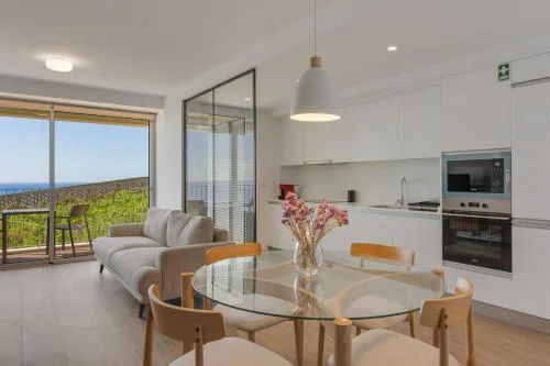 Pool Retreat For Families & Romantic Escapes