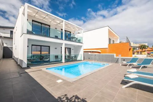 Luxury Seafront Escape I