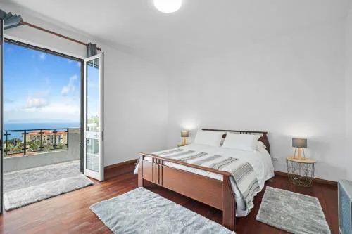 Caniço Seaview House