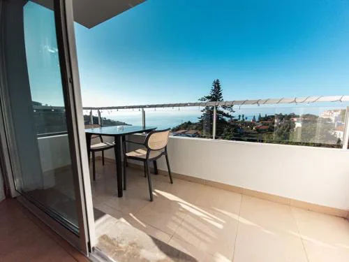 Sunflower Ocean View Apartment With Pool & Parking