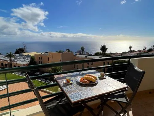 Sunny Ocean View Apartment