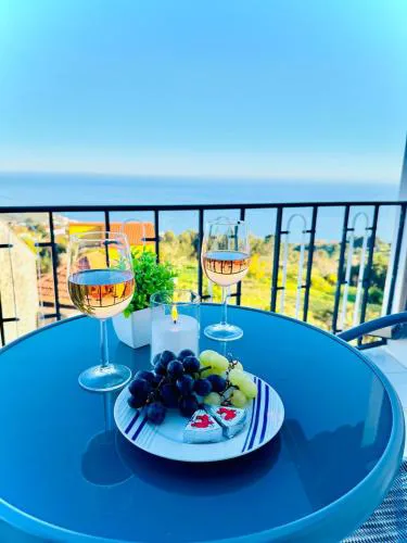 Sunshine Serenity T2 Top Floor-Ocean Views & Parking