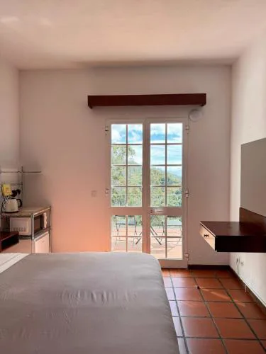 Habitación con terraza privada y vista a Funchal