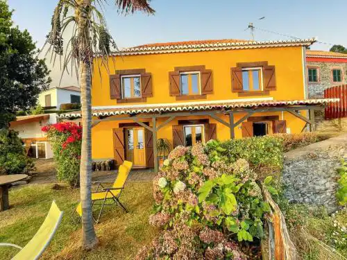 Sea-view house in Fajã da Ovelha with garden and terrace
