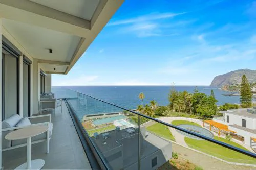 Aqua Luxe Apartment