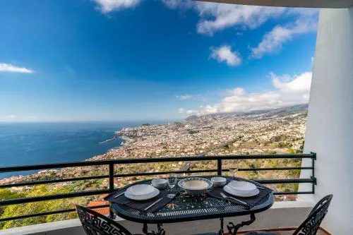 Atlantic Ocean by Holiday Rental Madeira