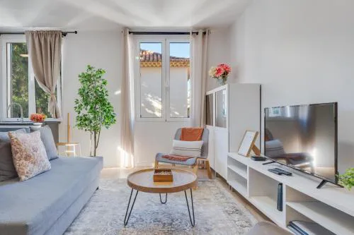 Bright 2BR Apartments in Funchal Centre, Walk Everywhere