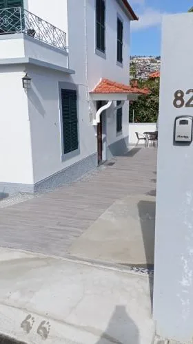 Bus Stop House 82
