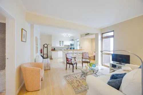 Central Funchal Apartment - GARDEN - Free Parking & AC