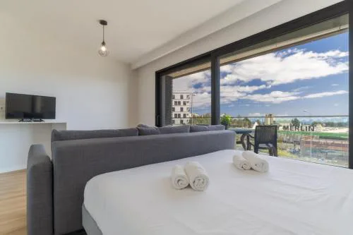 Fenix Iii Ac, Parking & Near Beaches