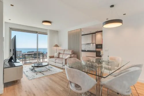 Golden View Funchal Pools, Parking & Comfort