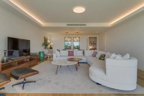 Luxurious Ocean and Sunset Views Family Haven with 3 En-Suite Bedrooms and Pool