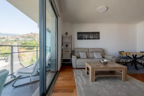 Nomad Escape Spacious Apartment with Pool & Gym