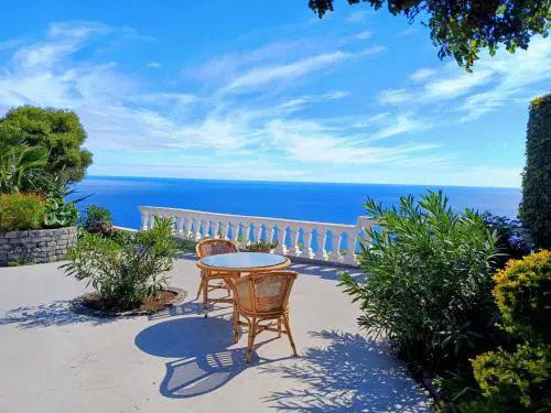 Private Oceanfront Cottage with 180 degree Sea View, 100 m Terrace