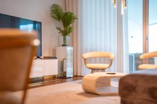Suite BK - 3 Pools - Gym - AC - Huge Balcony
