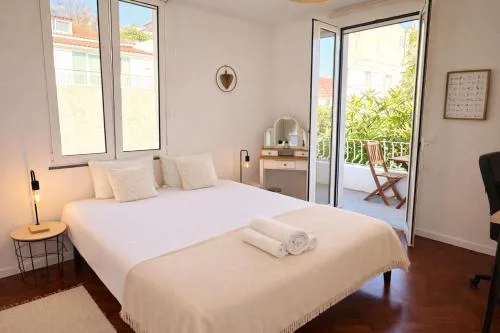 Sunny Double Room in 4BR Villa with AC, Sea View Balcony, Workspace