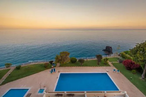 Sunny Getaway in Funchal