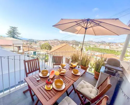 The Luzia House - sunny 4BR Villa with gardens, terraces, AC, on-site parking