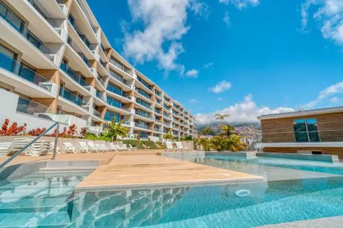 The Pink Palm Apartment by Amazing Madeira
