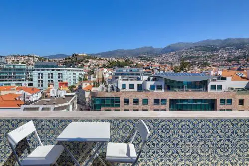 Top Floor Apartment 805