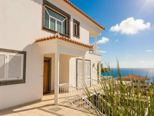 Villa Madeira mit Blick auf den Hafen