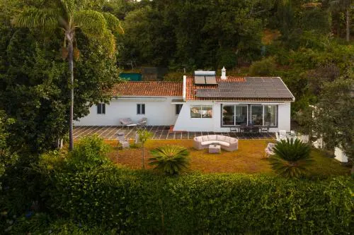 Villa Natural Oasis with panoramic view & bio-diverse 9 950m2 garden