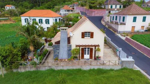 Chalet do Monte no Porto Moniz by Homie
