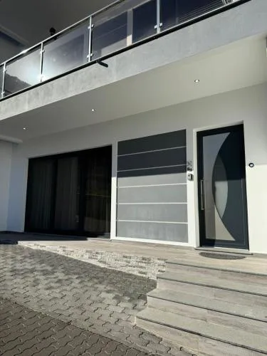 Charming Holiday Home with Free Private Parking