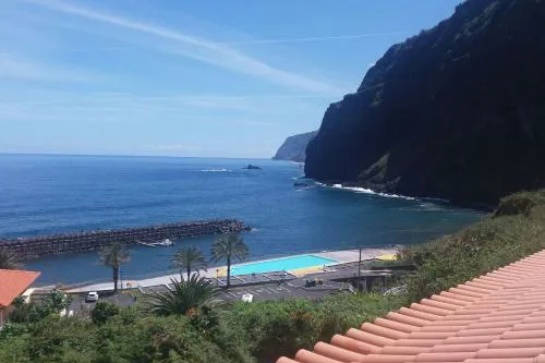 PDelgada 3-Bed House Sleeps 6 Parking & Sea View