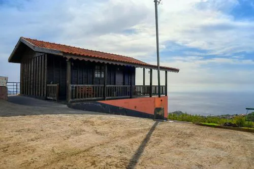 Chalet do Relógio d'Água, a Home in Madeira