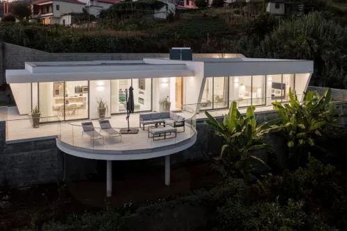 The White House by An Island Apart