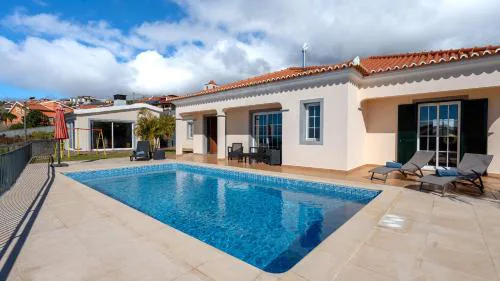 Casa Del Sol by LovelyStay