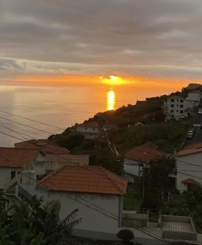 Cozy 1 BR w/ balcony, ocean view & perfect sunsets