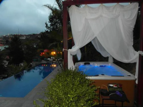 Dazk Golden Estate