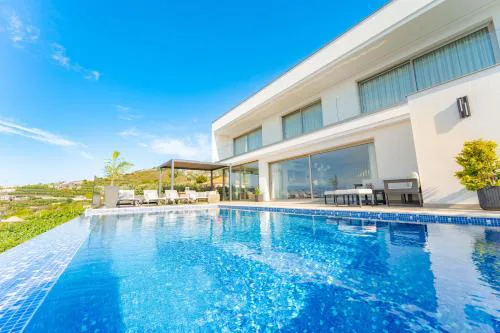 Lê Maison Deluxe Madeira - Where Peace is breathed and Luxury is felt!